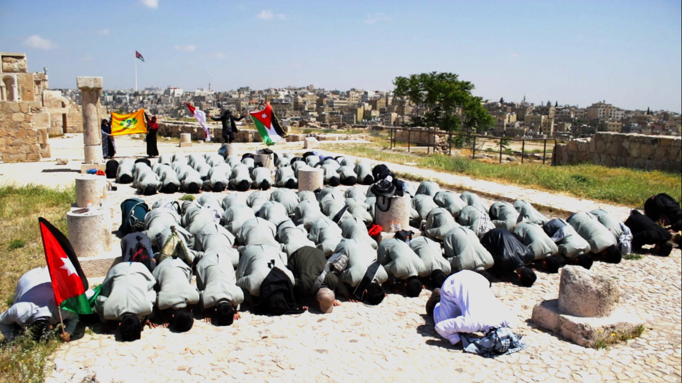 Sujud Syukur Para Santri NFBSL Program IEP